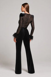 Venetia Roselli | Elegant Festjumpsuit med Blonder & Fjer Detaljer