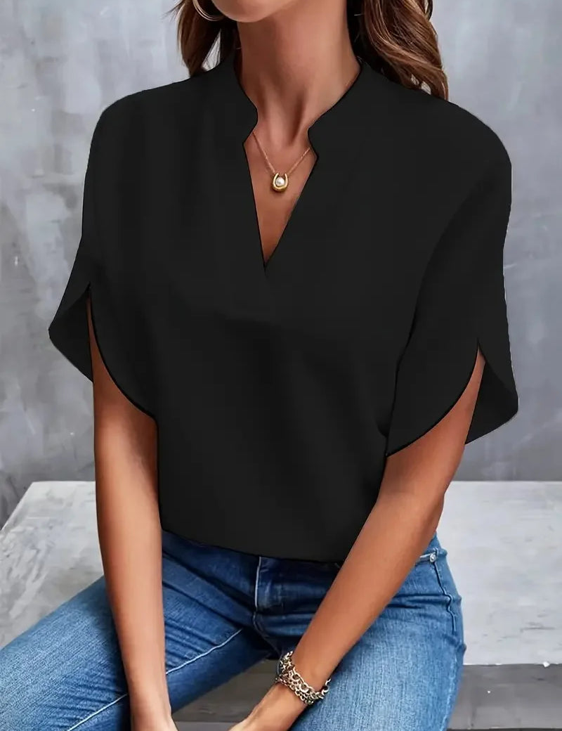 Amélie Laurent | Elegant V-hals bluse med flydende silhuet