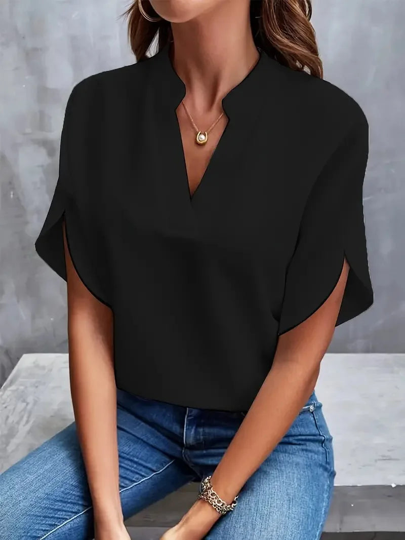 Amélie Laurent | Elegant V-hals bluse med flydende silhuet