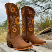 Savannah Laurent | Cowboy støvler med solsikke-broderi og western charme