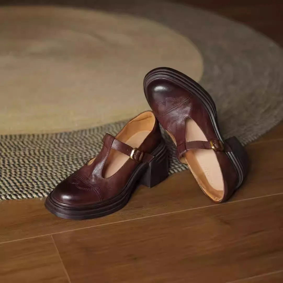 Camille Rousseau | Elegante T-strap sko i læderlook