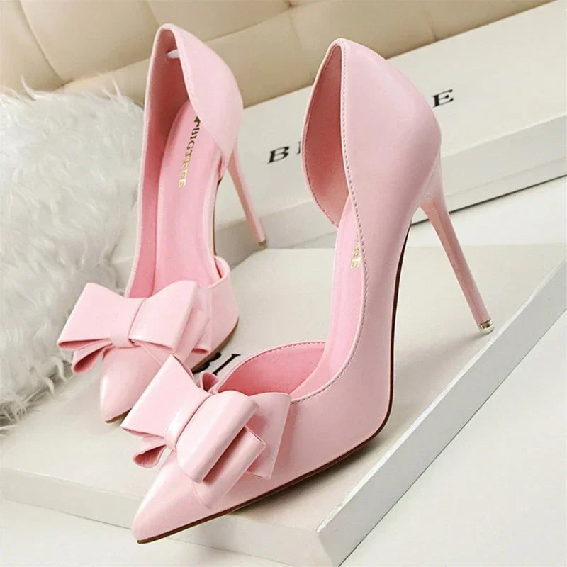 Sara Vestergaard | Pink pumps med sløjfe-detalje