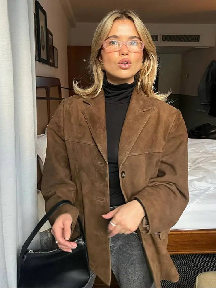 Aurélie Beaumont | Stilfuld ruskindsjakke med tidløs elegance