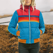 Stine Rasmussen | Retro puffjakke med regnbuestriber til kvinder