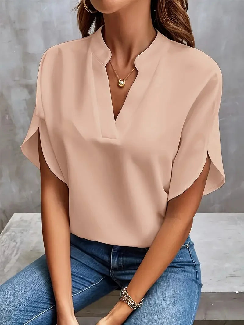 Amélie Laurent | Elegant V-hals bluse med flydende silhuet