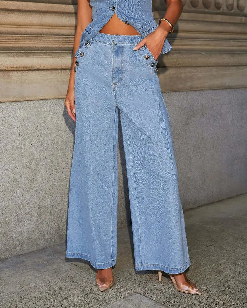 Adrienne Bellini | Denim Outfit Sæt med Figursyet Top og Wide-Leg Bukser