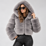 Signe Dahl | Kort hooded faux fur-jakke til kvinder