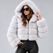 Signe Dahl | Kort hooded faux fur-jakke til kvinder