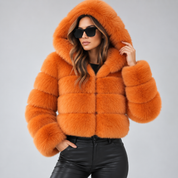 Signe Dahl | Kort hooded faux fur-jakke til kvinder