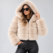 Signe Dahl | Kort hooded faux fur-jakke til kvinder