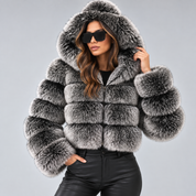 Signe Dahl | Kort hooded faux fur-jakke til kvinder