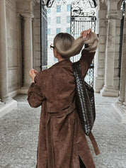 Ariella Fontaine | Faux Suede Trenchcoat i Varm Brun