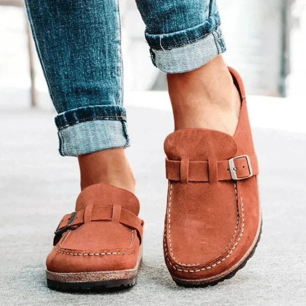 Camille Dupont | Erotiske slip-on loafers til kvinder i ruskind med justerbar spænde