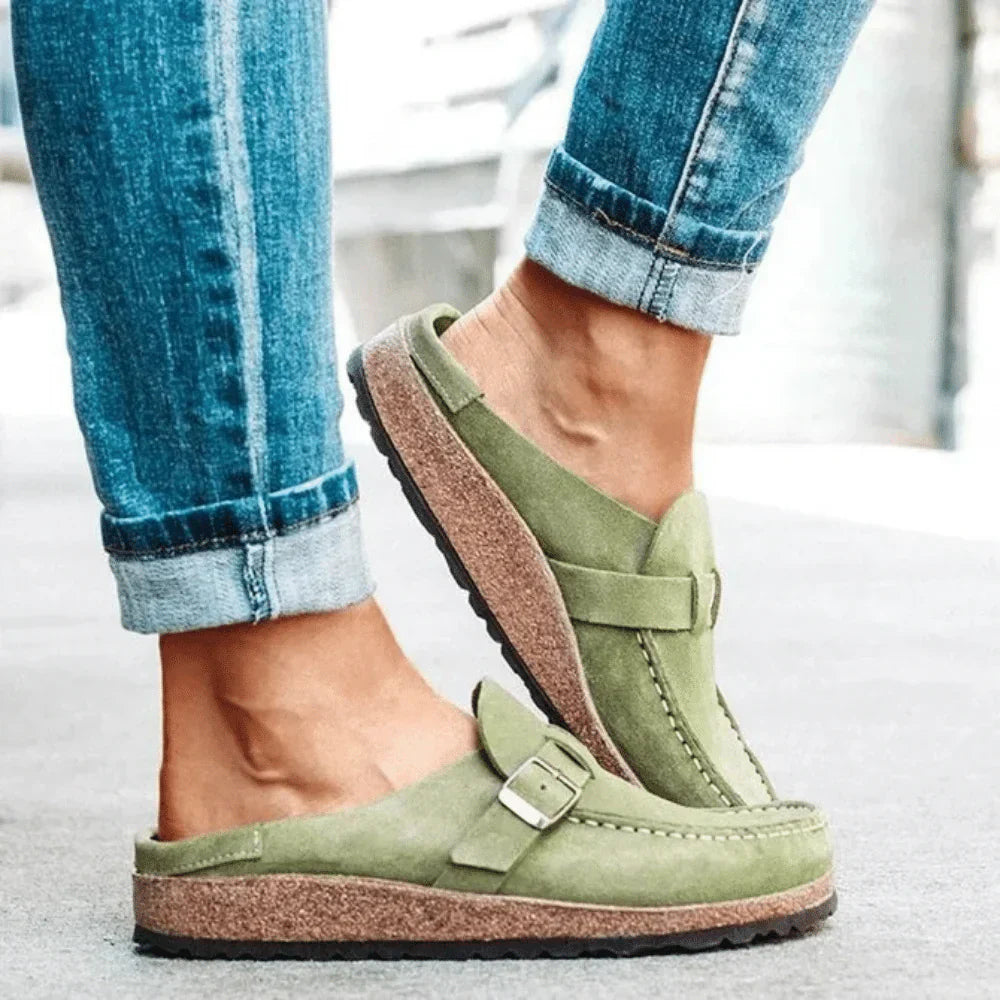 Camille Dupont | Erotiske slip-on loafers til kvinder i ruskind med justerbar spænde