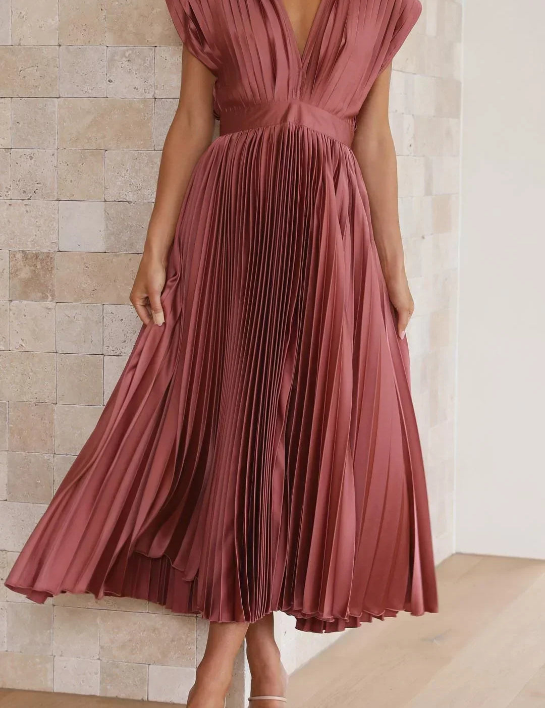 TH01422-Rose-Red_3_53fbe1a1-51c4-4a01-9d47-cf19a5266e20.webp