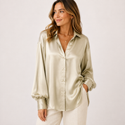 Trine Olsen | Satinbluse i Guld med Elegant Finish