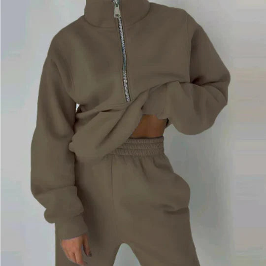 Sanne Lindholm | Beige zip-up tracksuit with cropped top