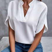 Olivia Beaumont | V-Bluse med Ståkrave og Korte Ærmer