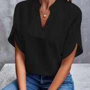 Olivia Beaumont | V-Bluse med Ståkrave og Korte Ærmer