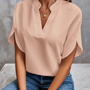 Olivia Beaumont | V-Bluse med Ståkrave og Korte Ærmer