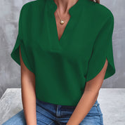 Olivia Beaumont | V-Bluse med Ståkrave og Korte Ærmer