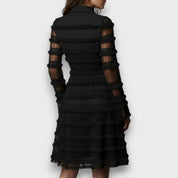 Dorte Lindqvist | Elegantes Minikleid mit V-Ausschnitt und langen Ärmeln