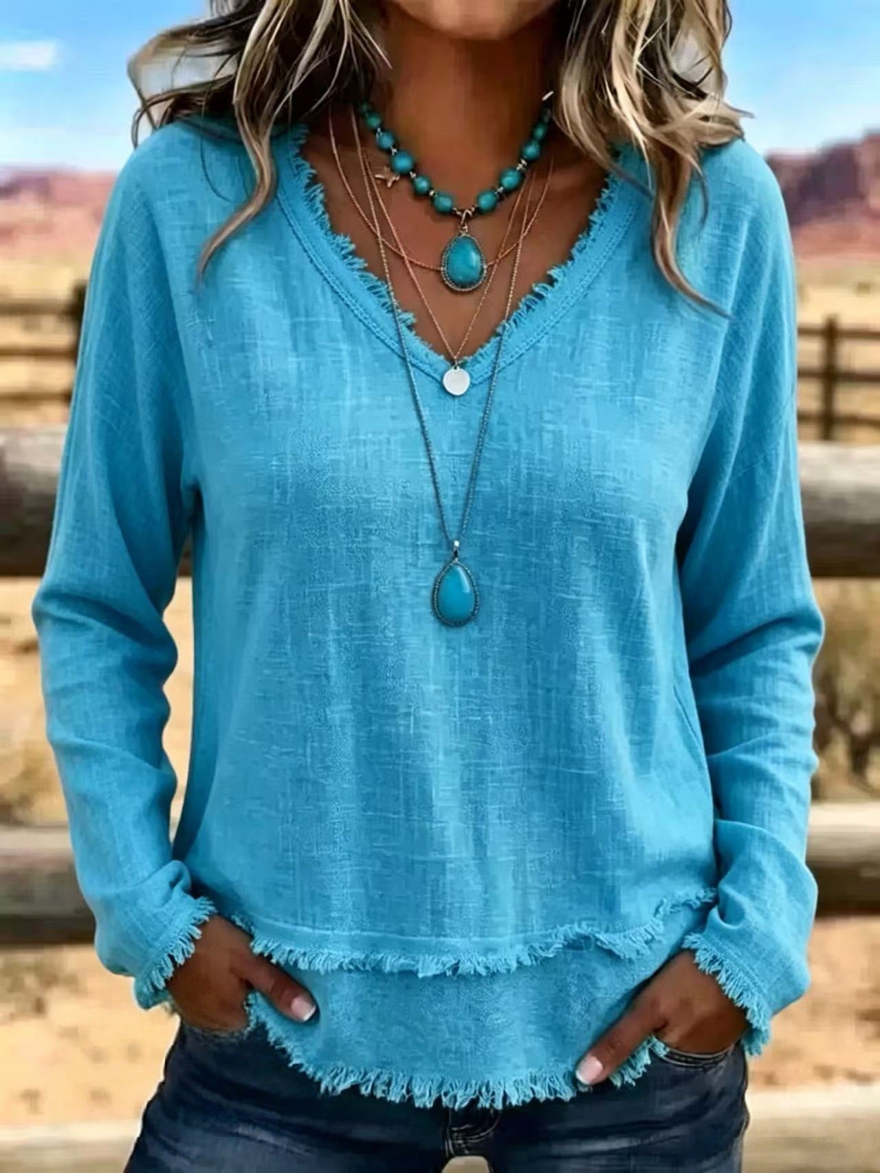 Line Dahl | Boho halenka s výstřihem do V a třásňovými detaily