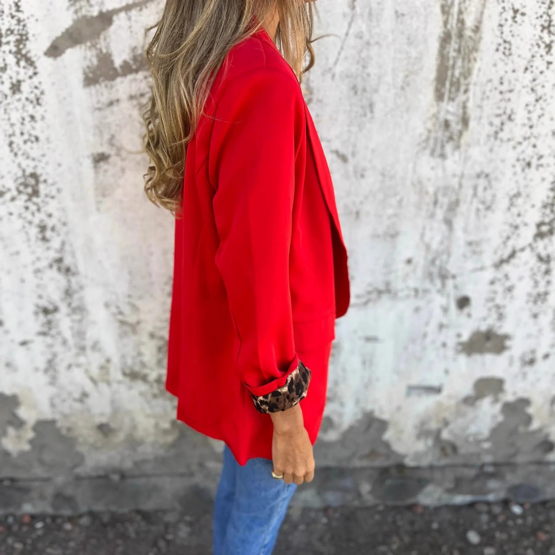 Pia Hedegaard | Rød Blazer med Leopard Detaljer