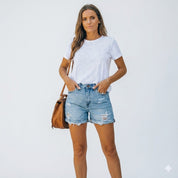 Helena Rousseau | Distressed Denim Shorts med Opsmøg – Streetstyle Vibe