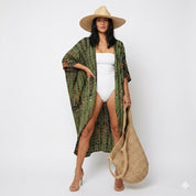Natalia Esposito | Strandkimono i grønt batik – let cover-up til ferie
