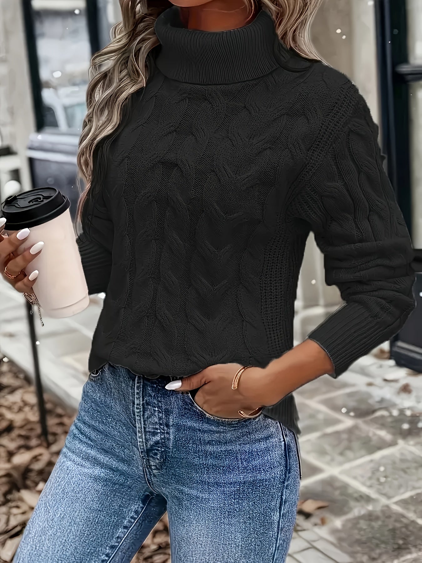 Lise Bonde | Pullover mit Zopfmuster und Rollkragen in Rot