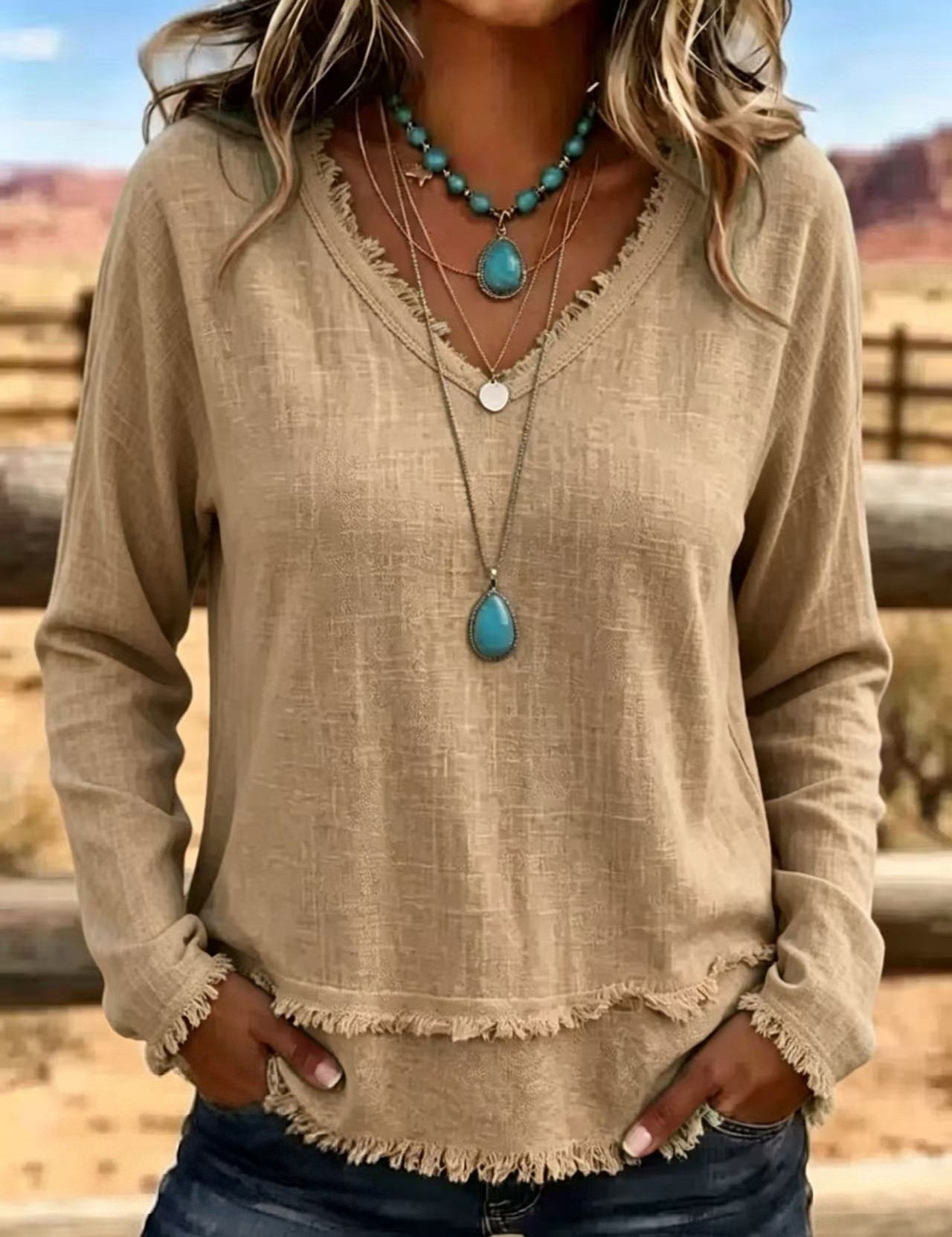 Line Dahl | Boheme-bluse med V-hals og frynsedetaljer