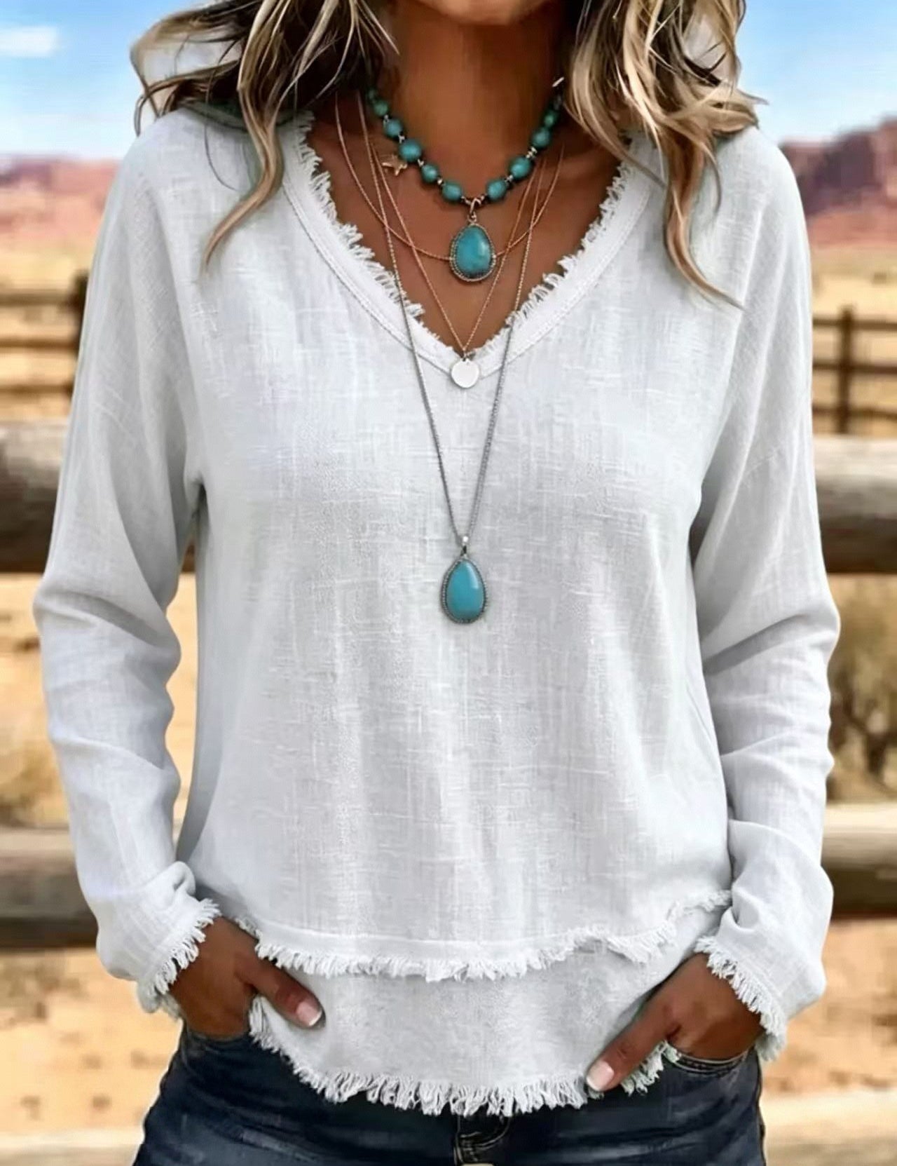 Line Dahl | Boheme-bluse med V-hals og frynsedetaljer