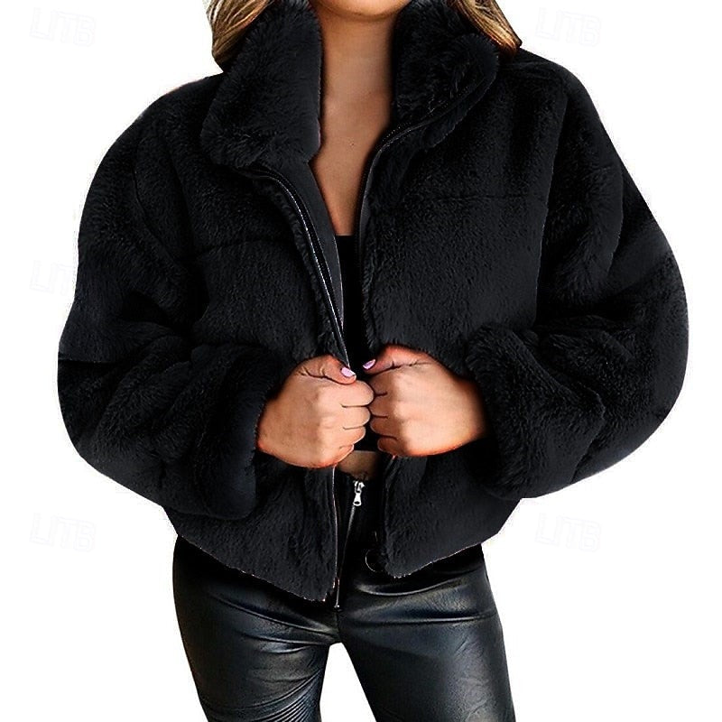Nicoline Falk | Cropped Teddy-jakke i lyserød pels-look