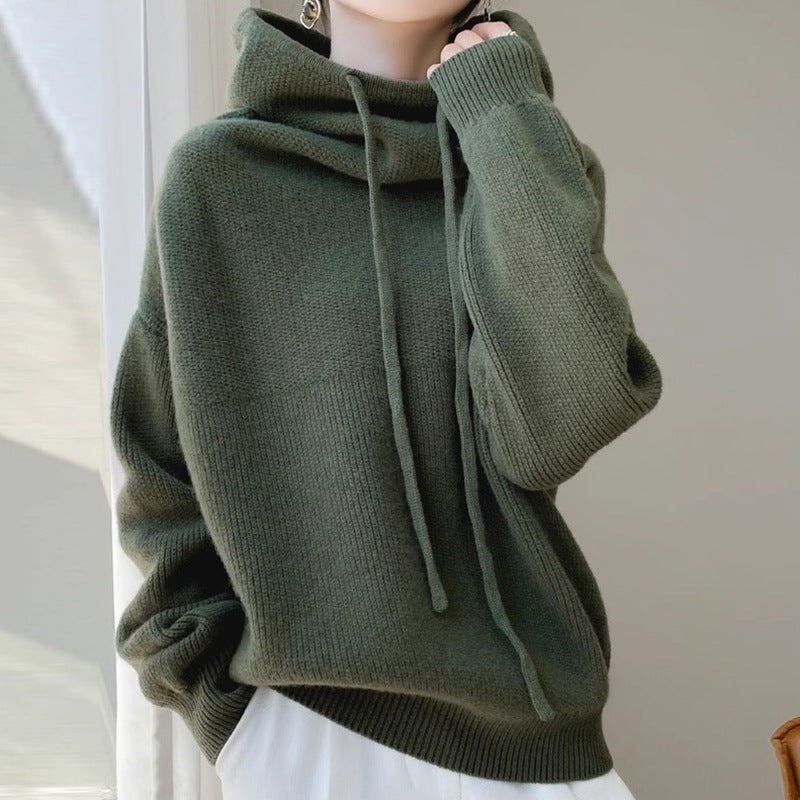 Ellen Toft | Oversize svetr s límcem na stahovací šňůrku v olivově zelené barvě