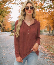 Tove Lorentzen | Rib-strikket hoodie-sweater med knapper