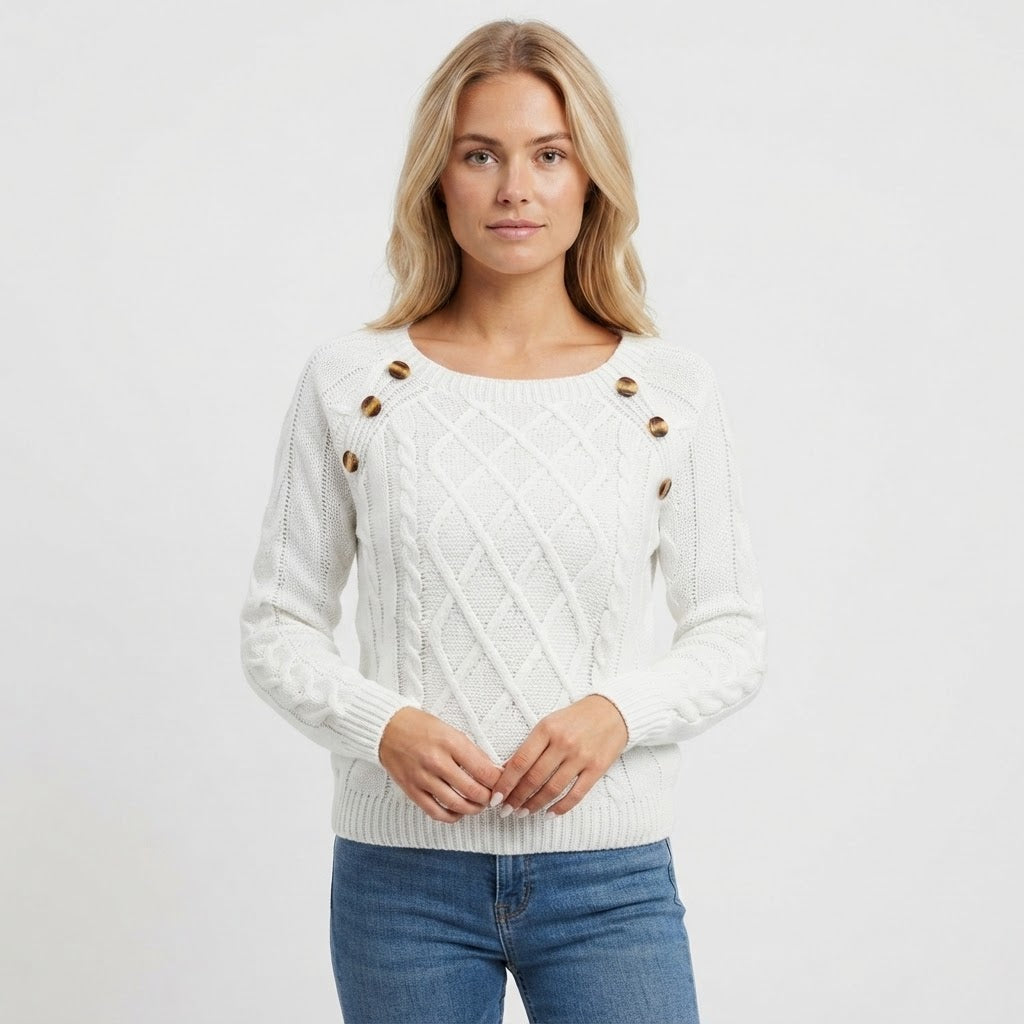 birgitte-kruse-strikket-sweater-med-knapdetaljer-model.jpg