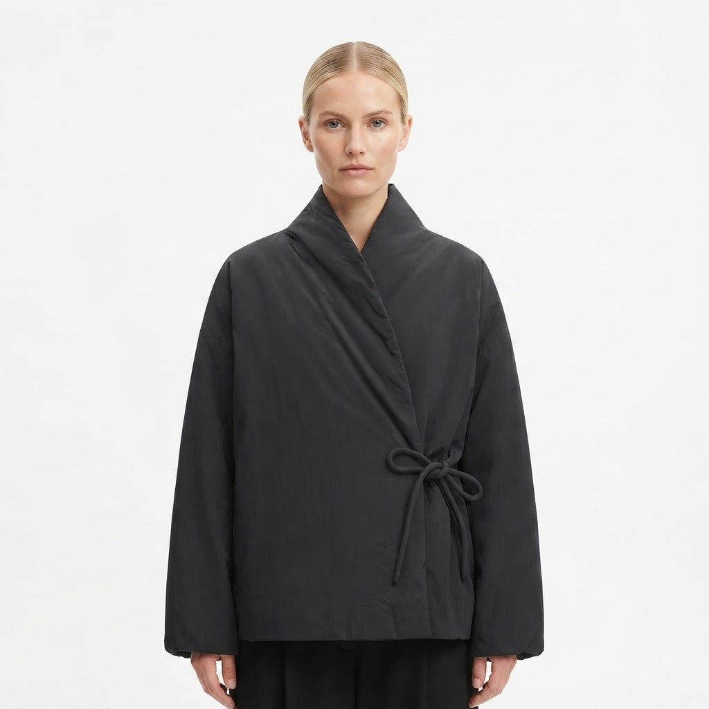 camilla-jorgensen-wrap-kimono-jakke-til-kvinder-model.jpg