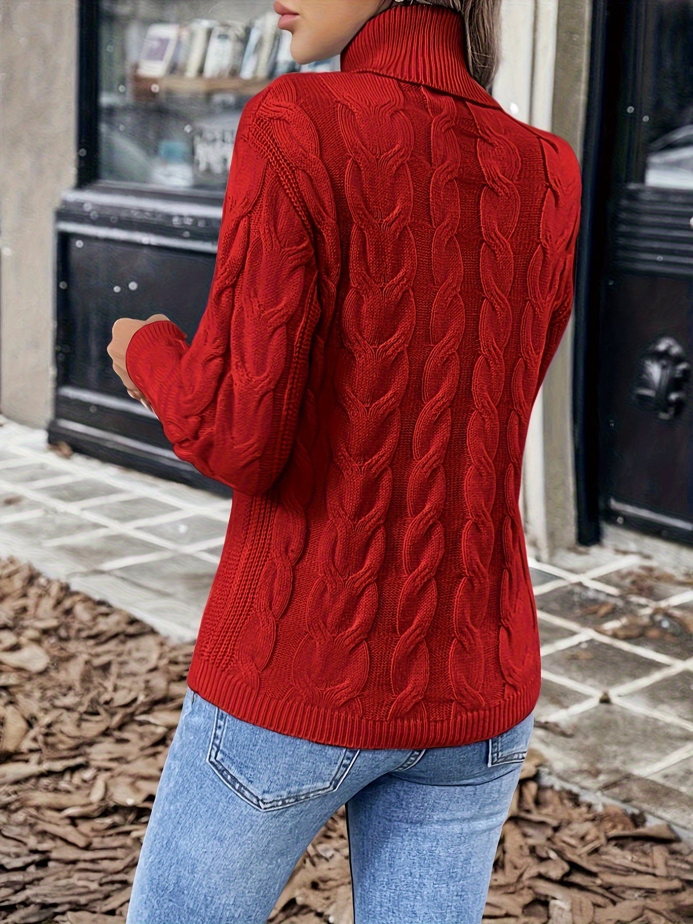 Lise Bonde | Pullover mit Zopfmuster und Rollkragen in Rot