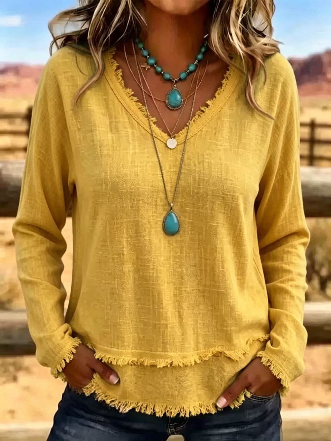Line Dahl | Boho halenka s výstřihem do V a třásňovými detaily