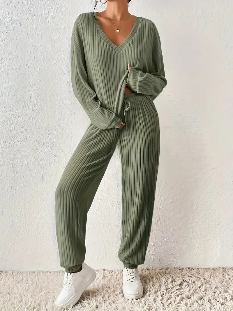 Amelia Laurent | Ribbet loungewear sæt med V-hals