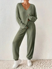 Amelia Laurent | Ribbet loungewear sæt med V-hals