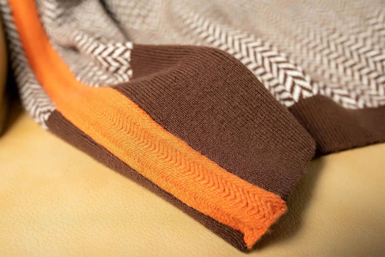 Cordelia Ashburn | Stribet Sweater i Varm Hverdag-Stil
