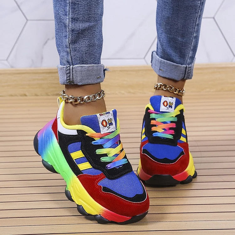 Rosanna Ashworth | Regnbue Sneakers med Farverig Retro Design