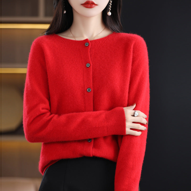 Freja Madsen | Strikcardigan med rund hals og knapper