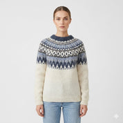 Sophie Whitmore | Nordisk striksweater med tidløs elegance