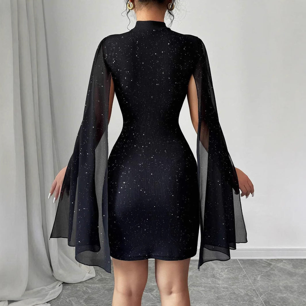 Cecilie Thomsen | Mini-festkjole med glimmer og cape-ærmer til kvinder