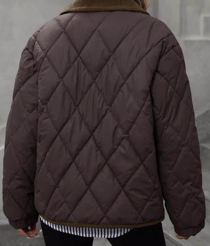 Mette Rasmussen | Wattierte Steppjacke mit Kragen in Dunkelbraun
