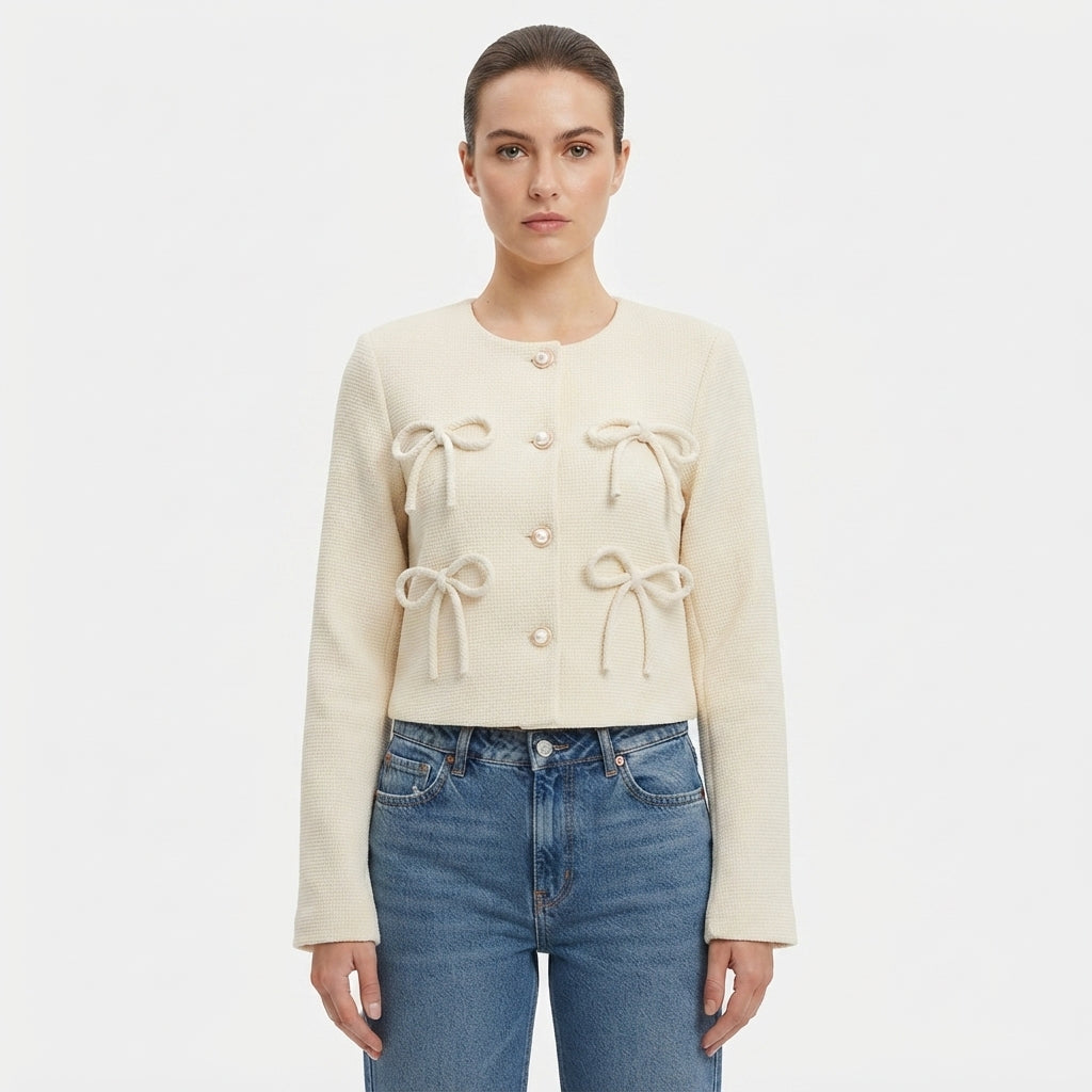 Ella Vang | Cropped tweed-jakke med sløjfedetaljer og perleknapper