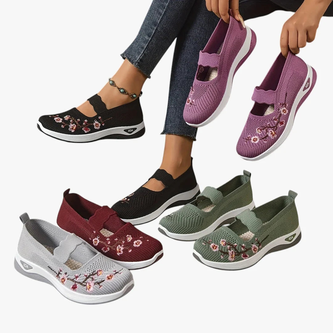 Rikke Nielsen | Slip-on Sneakers med Broderi og Svangstøtte